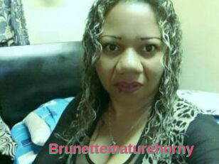 Brunettematurehorny