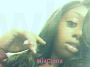 MiaCums